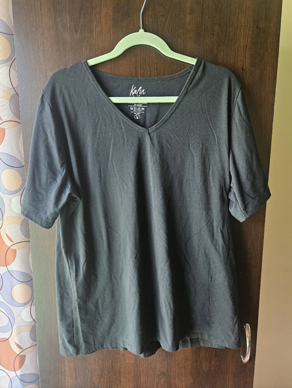 Kalon Women's Black V-Neck Tee Size XXXL